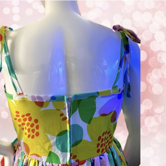 The Ains & Elke Quinn in Posies! - Picture 2 of 4